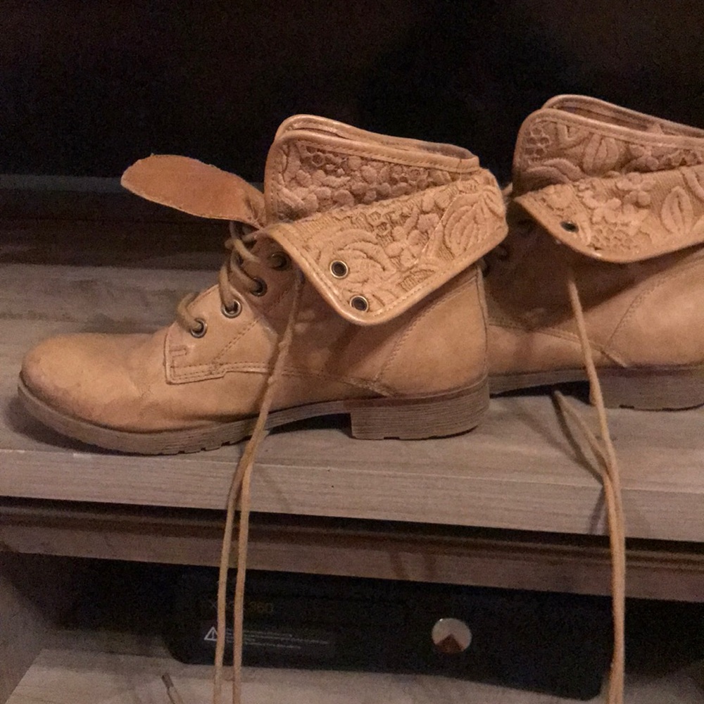 Cute dress up laced up boots :)